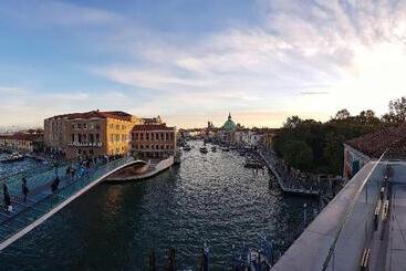 هتل Santa Chiara