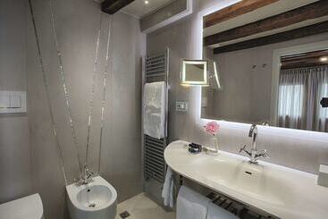 هتل Santa Chiara