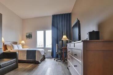 هتل Comfort Inn & Suites