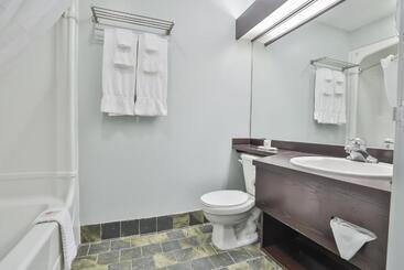 هتل Comfort Inn & Suites