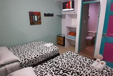 پانسیون Hostal Johnnier