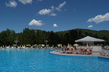 هتل B&b La Corte Suites