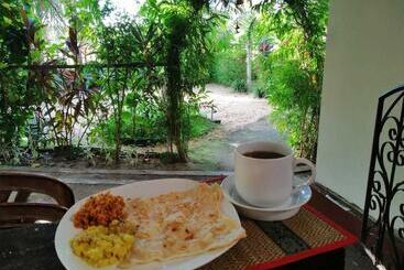 هتل Mala's Home Stay