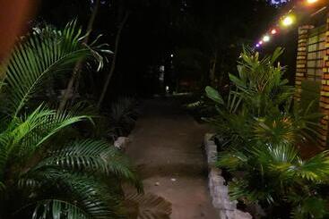 هتل Naaval Beach Villa & Rooms