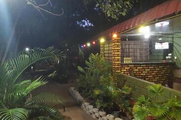 هتل Naaval Beach Villa & Rooms