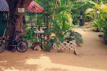 هتل Naaval Beach Villa & Rooms
