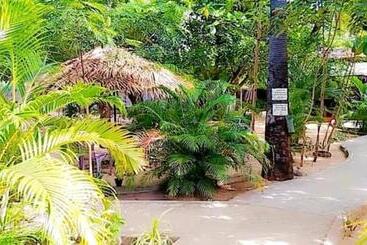 هتل Naaval Beach Villa & Rooms