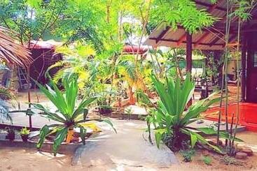 هتل Naaval Beach Villa & Rooms
