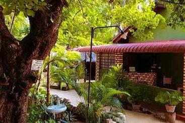 هتل Naaval Beach Villa & Rooms