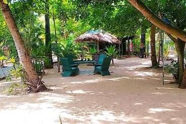 هتل Naaval Beach Villa & Rooms