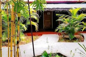هتل Naaval Beach Villa & Rooms