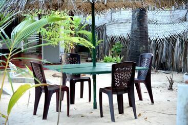 هتل Naaval Beach Villa & Rooms