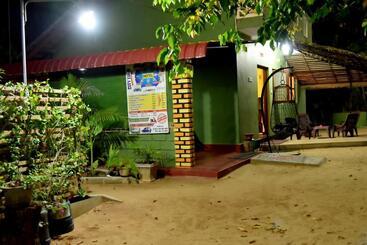 هتل Naaval Beach Villa & Rooms