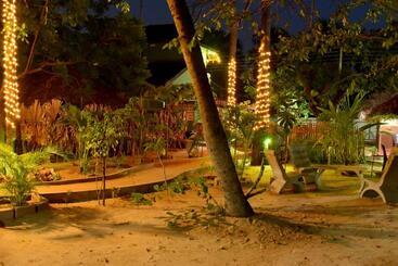 هتل Naaval Beach Villa & Rooms