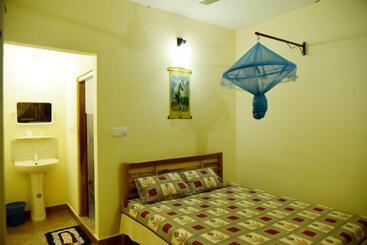 هتل Naaval Beach Villa & Rooms