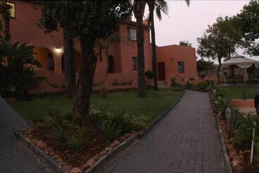 هتل Valley View Guest House