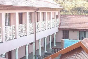 هتل Valley View Guest House