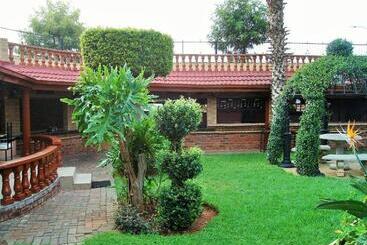 هتل Valley View Guest House
