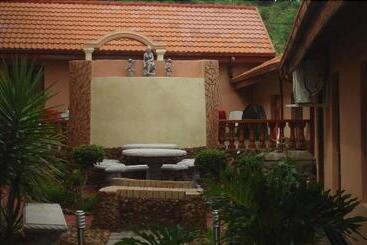 هتل Valley View Guest House
