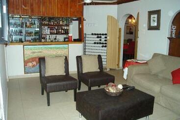 هتل Valley View Guest House