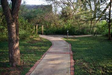 هتل Ziwa Bush Lodge