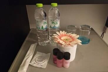 استراحتگاه Roomquest Chonburi Phanat Nikhom