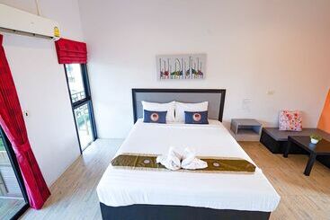 استراحتگاه Roomquest Chonburi Phanat Nikhom