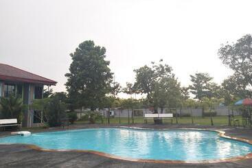 استراحتگاه Roomquest Chonburi Phanat Nikhom