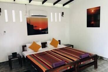 Sri Beach Bungalows And Villa