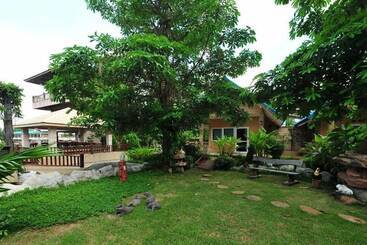 Chart Thip Resort