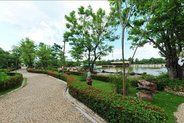 Chart Thip Resort