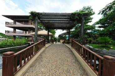 Chart Thip Resort