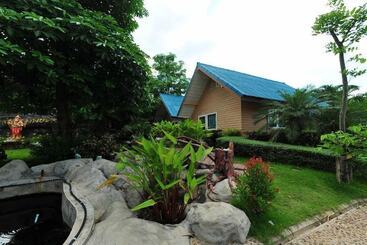 Chart Thip Resort