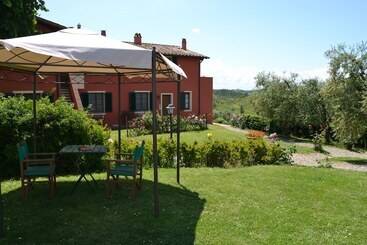 هتل Agriturismo Corte In Poggio