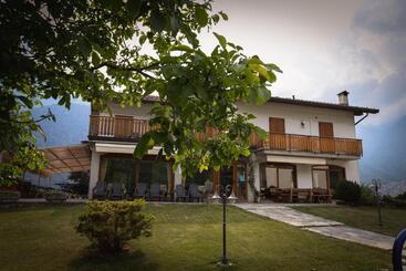 هتل Agriturismo La Campagnola