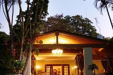 هتل Almar View Guest House