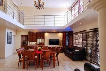 هتل Asda Guesthouse