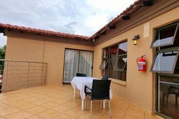 هتل Asda Guesthouse