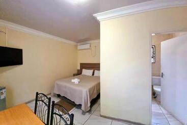 هتل Asda Guesthouse