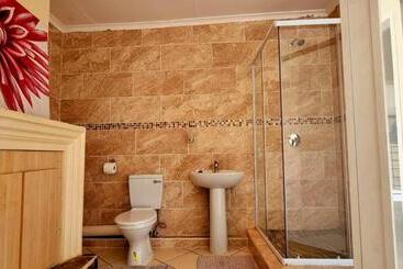 هتل Asda Guesthouse