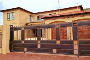 هتل Asda Guesthouse
