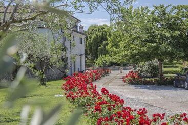 هتل B&b Villa Nichesola