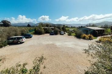 هتل Eden's Edge Lodge