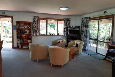 هتل Eden's Edge Lodge