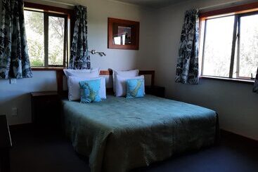 هتل Eden's Edge Lodge