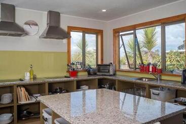 هتل Eden's Edge Lodge