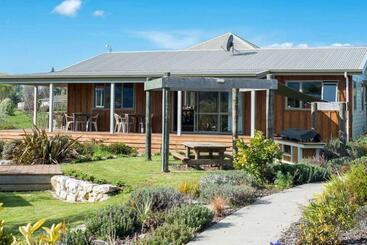 هتل Eden's Edge Lodge