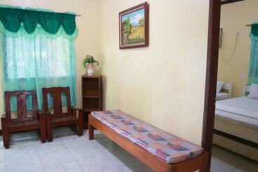 Reddoorz At July S Haven Seaside Pension Camiguin - Mambajao