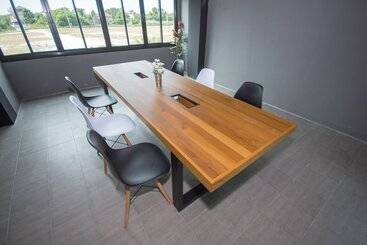 هتل The Logbook Room And Cafe