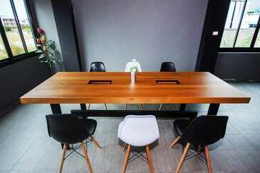 هتل The Logbook Room And Cafe